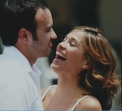 Karla y su esposo Emerson Peraza están a días de cumplir 15 años en 
<a href="https://www.univision.com/shows/despierta-america/un-romance-que-supero-la-distancia-la-historia-de-amor-de-karla-martinez-y-emerson-peraza-fotos-fotos" target="_blank">matrimonio</a> y pasar juntos esta época complicada es una prueba más de su amor.