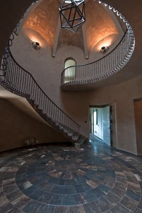 Phil Collins compró por $33 millones de dólares la mansión de Miami que perteneció a JLo hasta el año 2005.