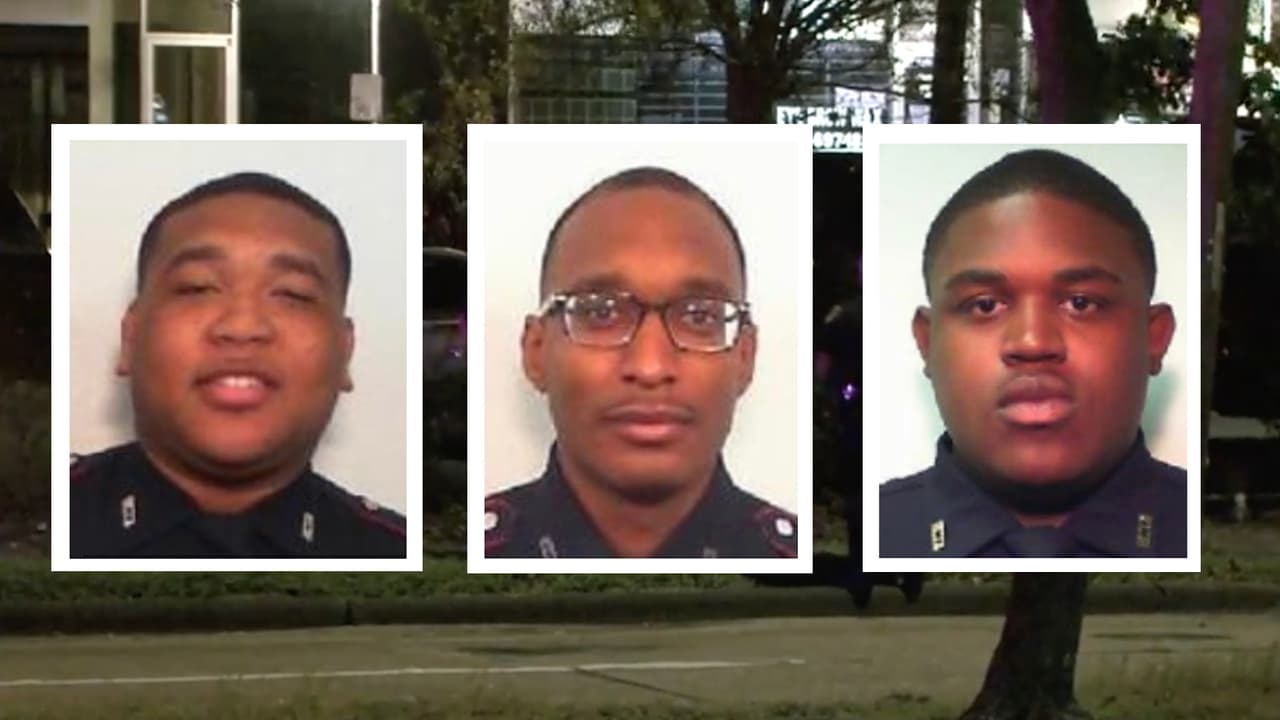 De acuerdo con la
<a href="https://www.facebook.com/Houstonpolice" target="_blank">policía de Houston,</a> los oficiales trabajaban como guardias de seguridad en el establecimiento cuando respondían a lo que parecía ser un robo.