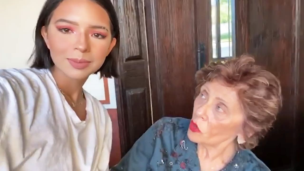 Ángela Aguilar deja a su abuela sin palabras tras mostrarle el ‘corte’ en la ceja que se hizo