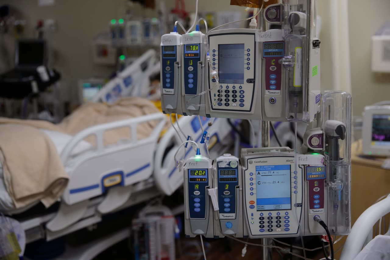 Equipo médico que atiende a pacientes de covid-19 en DHR Health en McAllen, Texas. El condado de Hidalgo registró en julio 600 más muertes que Harris (Houston), una región cinco veces más grande.