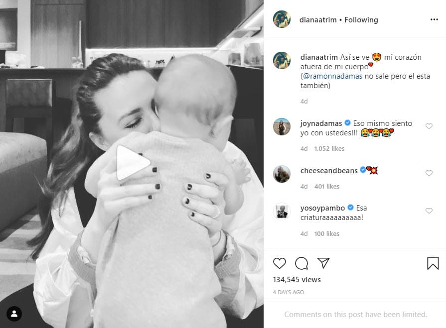 En un video compartido el 21 de febrero en donde Joy se ve jugando con Noah, Diana escribió: "
<b>Así se ve mi corazón afuera de mi cuerpo</b> (Ramón no sale pero él está también)". Por su parte, la cantante contestó: "Eso mismo siento yo con ustedes".
<br>