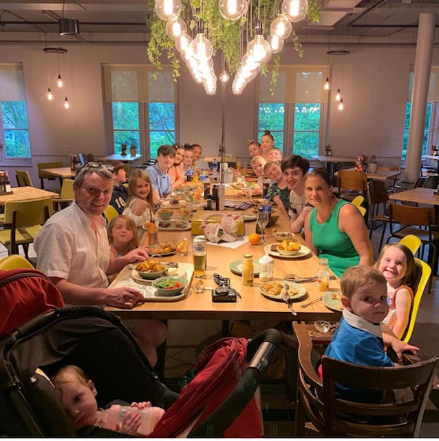 Sue y Noel Radford tienen 22 hijos y son considerados como la familia más numerosa del Reino Unido.