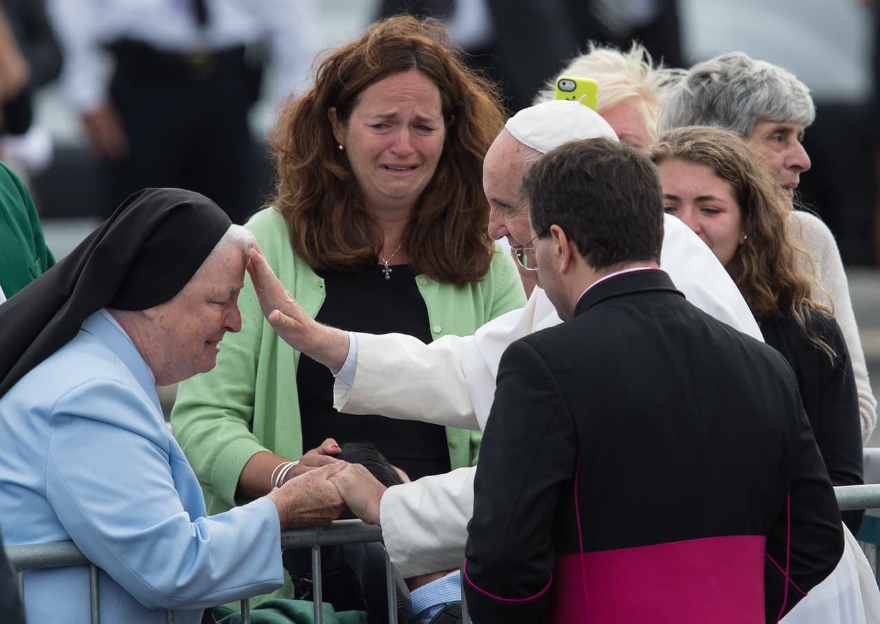 "Es muy alentador tenerlo aquí en nuestro país y tener tanta gente aquí de diferentes partes del mundo. Nos hace darnos cuenta de lo hermoso que es esto, de lo hermoso que es la unidad de la Iglesia", dijo a Efe la hermana Virginia Joy de la orden de las Hermanas de la Vida, fundada en 1991.