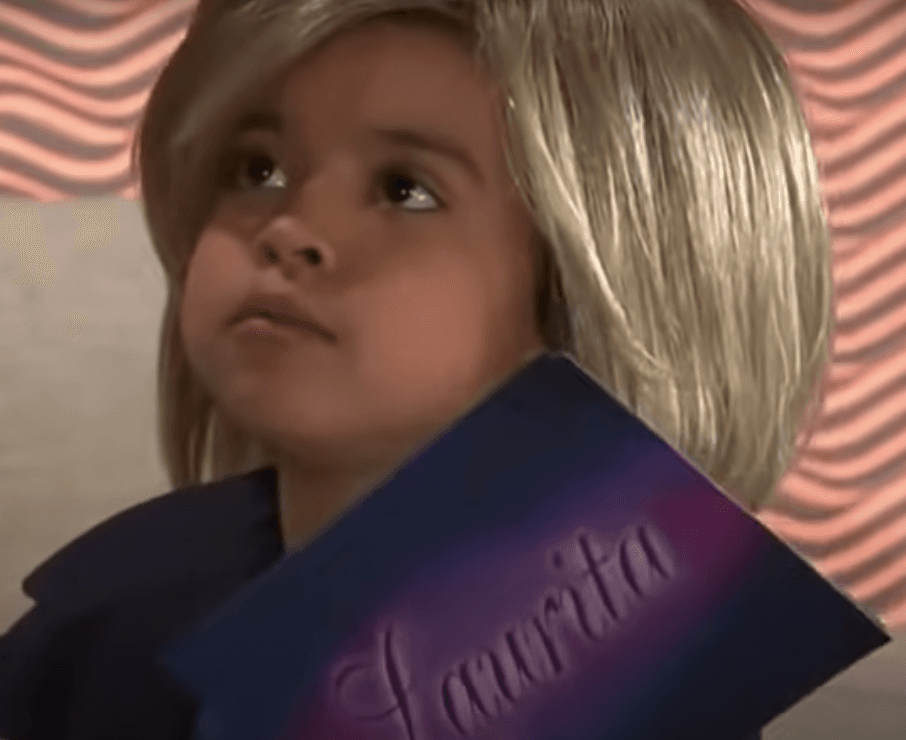 Grecia Sánchez participó en 
<i>Pequeños Gigantes</i> cuando tenía tan sólo 6 años de edad. Ganó fama gracias a su parodia de 
<a href="https://www.univision.com/famosos/laura-bozzo-interpol">Laura Bozzo</a> y fue la capitana del equipo ‘Las Megaestrellas’.