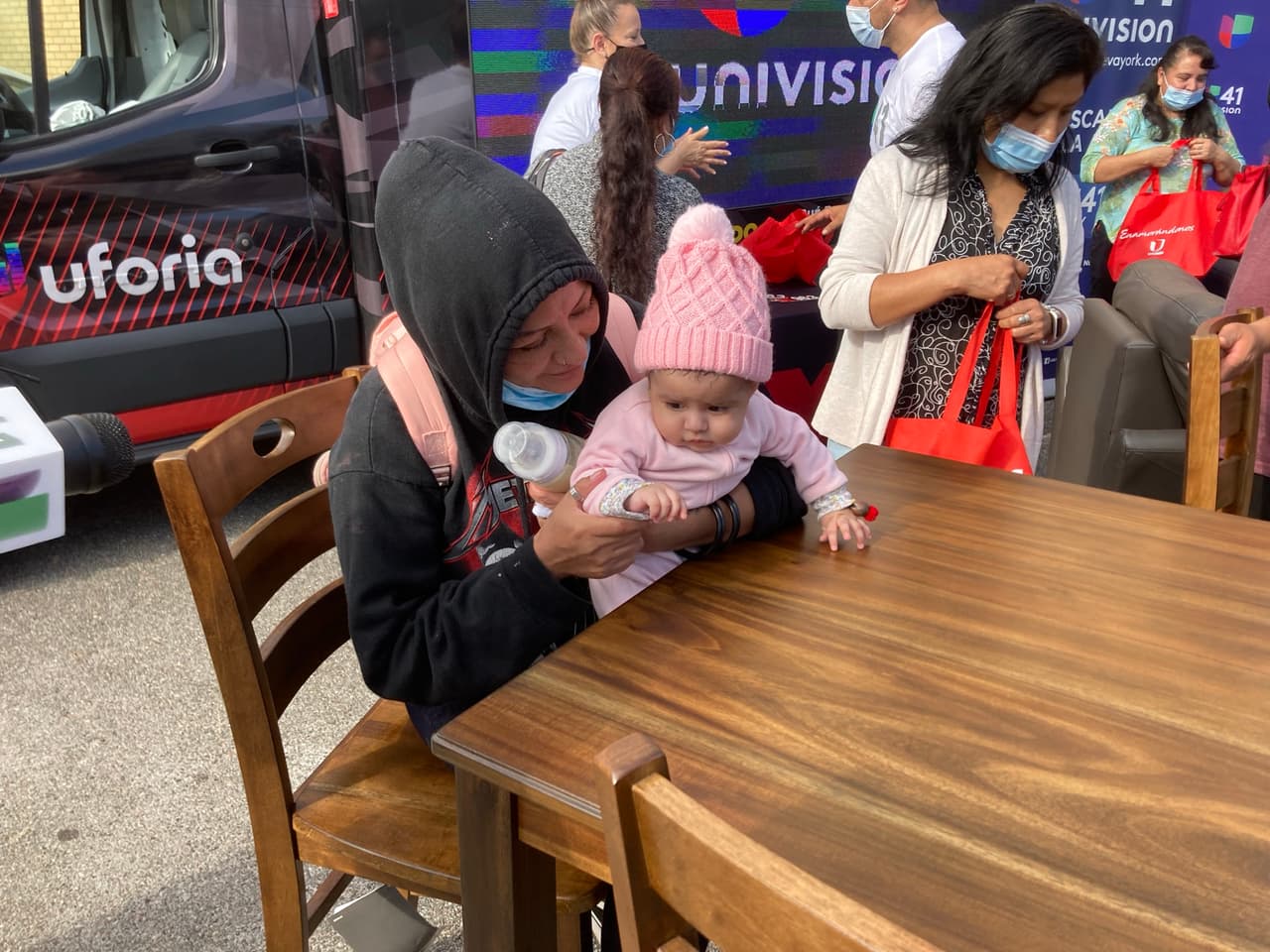 Los artículos fueron donados por Raymour & Flanigan.