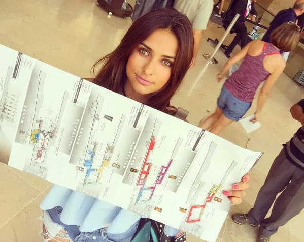 Ahora se encuentra en París y quiere conocer los lugares más importantes de esta emblemática ciudad de Europa.