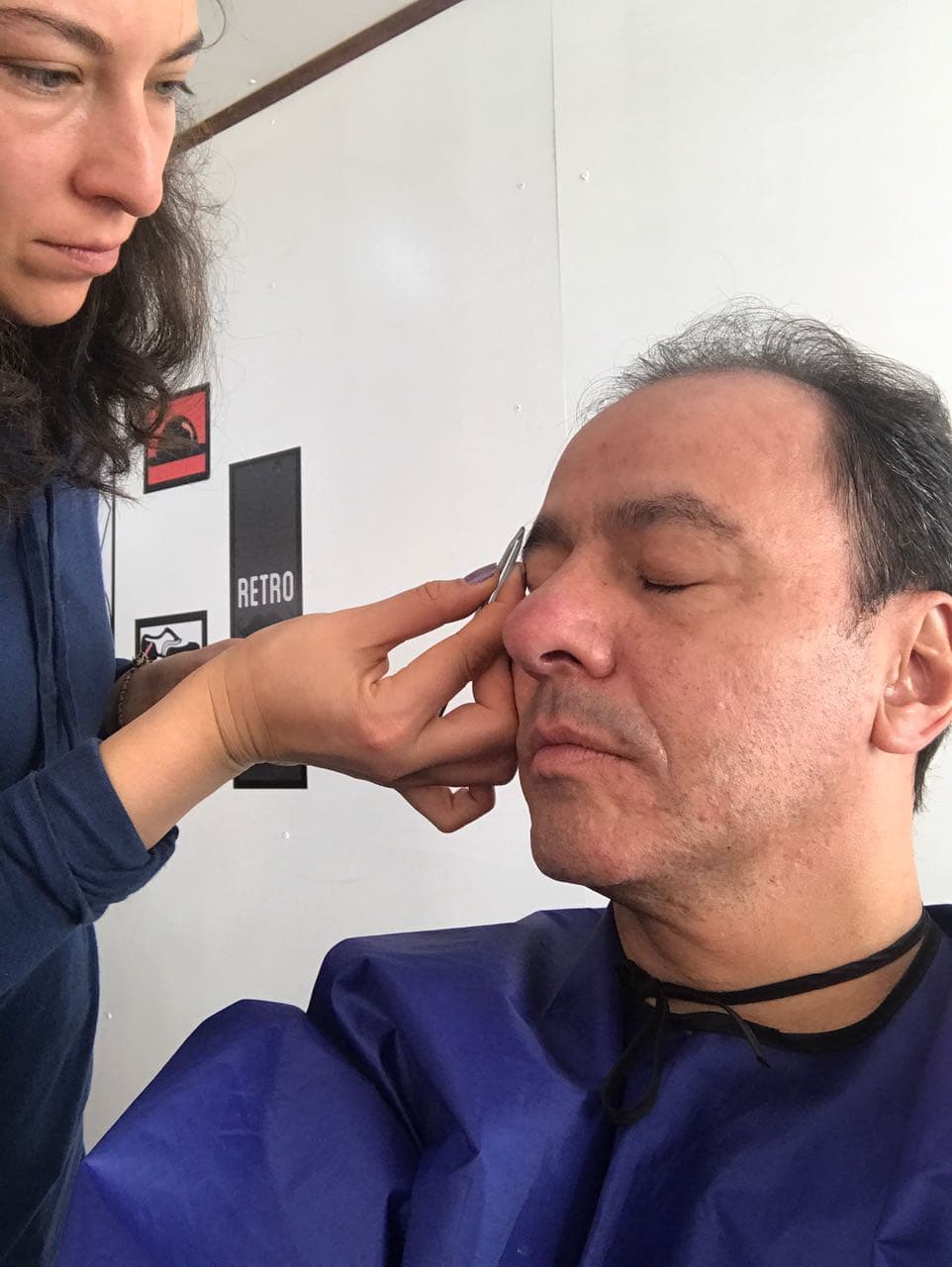 Pero antes de comenzar a grabar tiene que pasar por un proceso de caracterización.