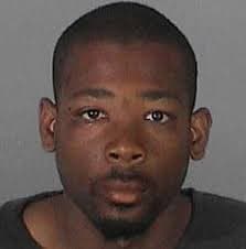 Encuentran cuerpos de madre e hijo al sur de LA, buscan a sospechoso