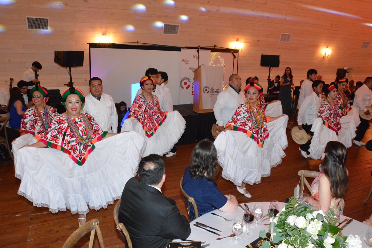 La velada también contará con música en vivo, una presentación de danza folklórica y -por supuesto- una fiesta bailable.