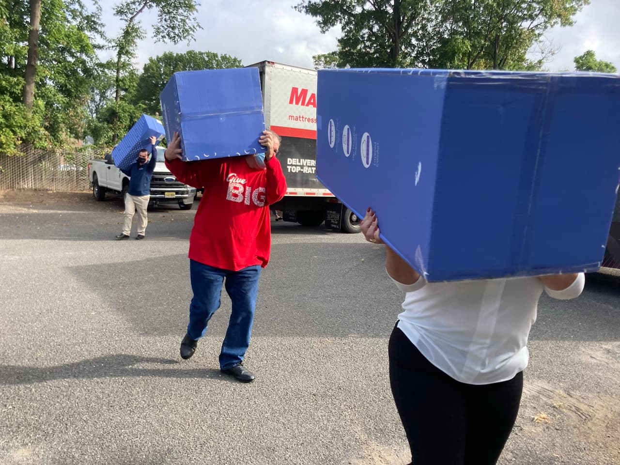 Un total de 160 colchones fueron entregados en Nueva York y Nueva Jersey.