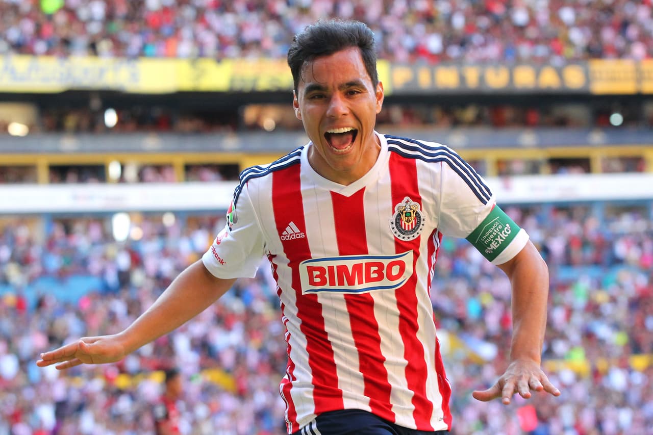 Omar Bravo: ''En Chivas hay que trabajar un ching...''