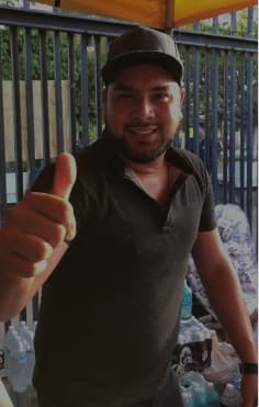 Los músicos de Banda MS no dudaron en colaborar y Alan Ramírez, el vocalista de la agrupación puso el ejemplo, no solo donando comida, también ayudando a distribuir la ayuda que se juntó en Mazatlán, durante estos días.