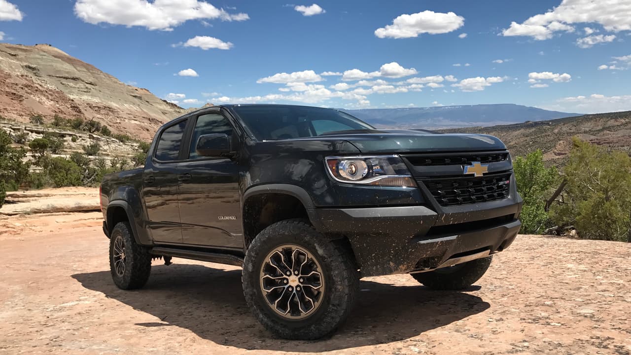 La Colorado ZR2 puede ser adquirida con cabina extendida con caja de carga de 6 pies o con cabina doble con caja de 5 pies. En ambos casos se puede optar por instalar el neumático de repuesto en la caja lo que subraya el hecho de que la ZR2 no está pensada para labores de carga como la principal de sus prioridades.