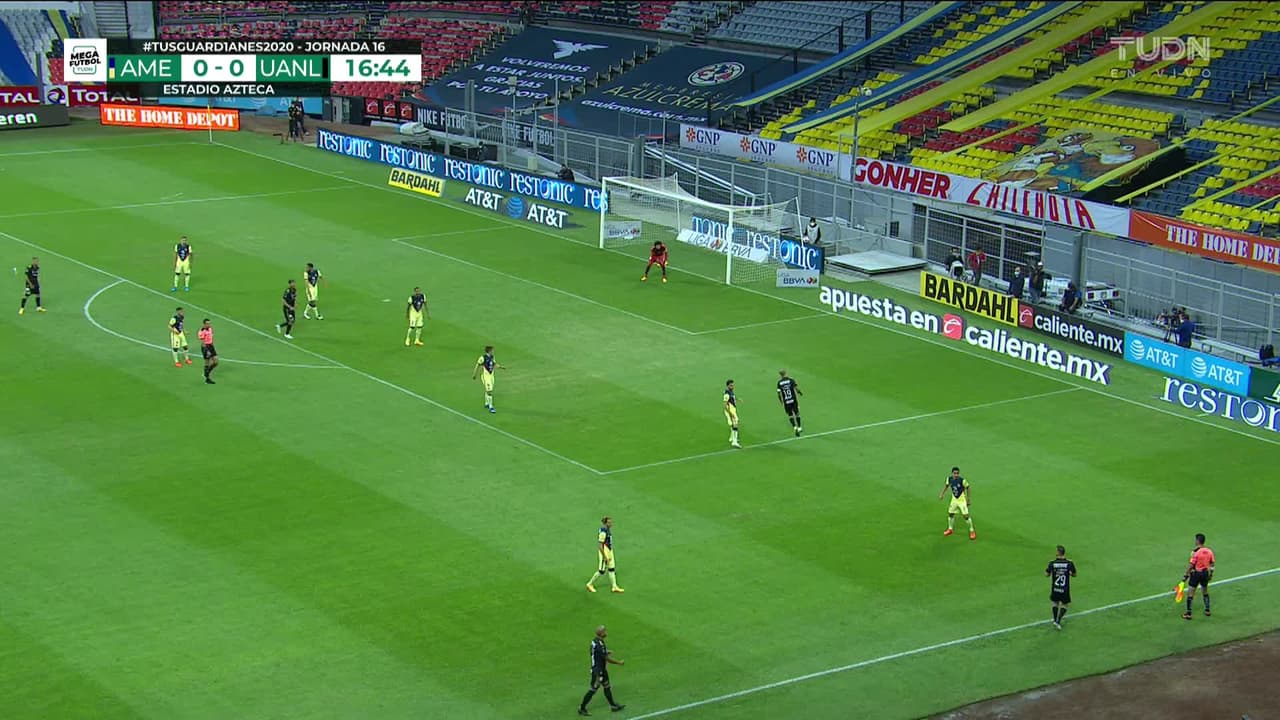 ¡TIRO ATAJADO! disparo por André-Pierre Gignac.