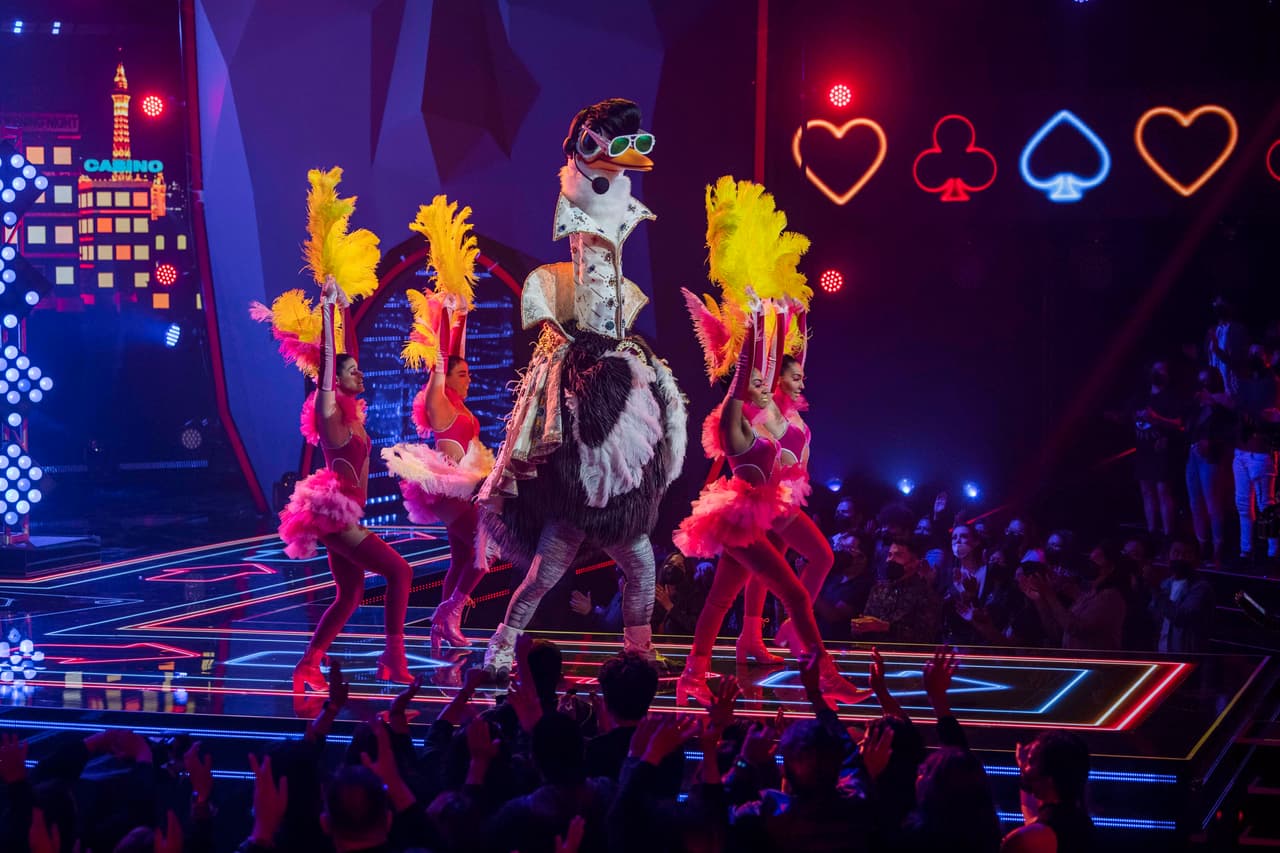 Elvestruz, hasta ahora el personaje más alto de todas las temporadas, abrió este combate cantando ‘Suspicious Minds’ de Elvis Presley.
<br>