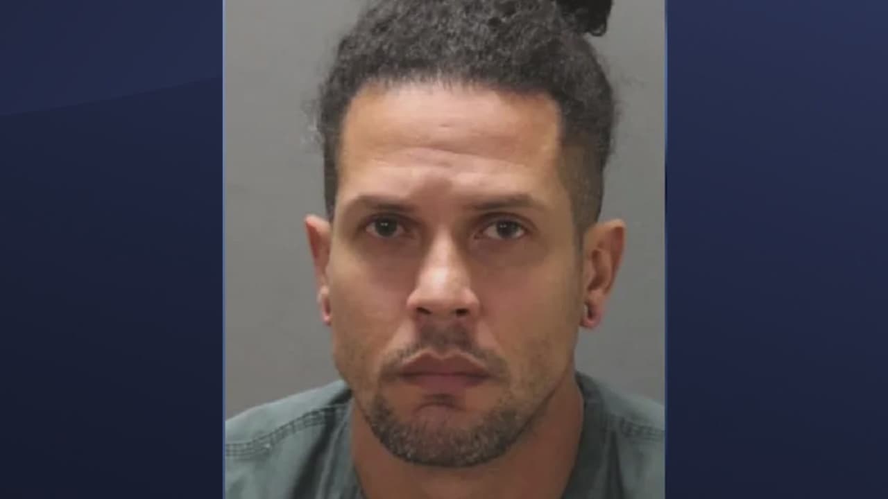 Entrenador de béisbol es acusado de abuso infantil; sospechan que hay más víctimas en condado Orange