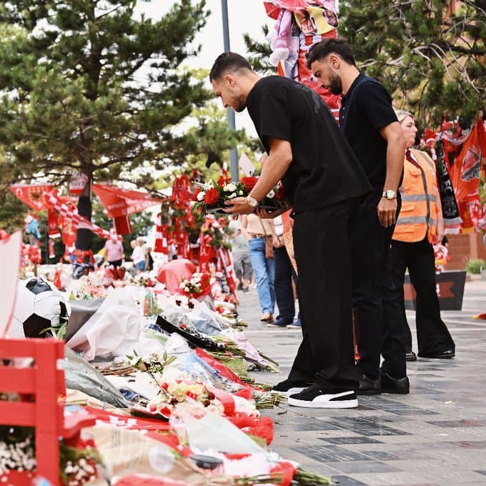 Dejan de lado la rivalidad: Manchester United rinde homenaje a Diogo Jota en Anfield