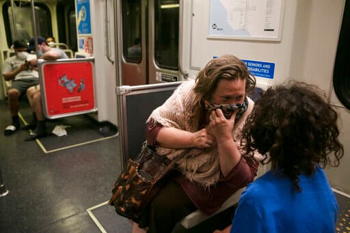 La pregunta de muchos en 
<a href="https://www.univision.com/local/los-angeles-kmex/mapa-del-coronavirus-en-california-busca-tu-condado-y-enterate-de-los-casos-confirmados-y-fallecidos">California </a>es, 
<b>¿cómo es que el estado pasó de ser el primero en tomar medidas preventivas de contagios de coronavirus, a vivir bajo la amenaza de una pandemia fuera de control?</b>