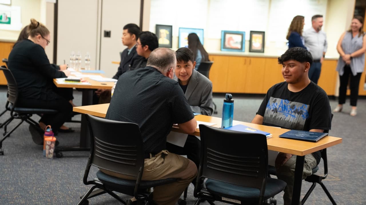 Realizan en Phoenix una feria laboral para jóvenes con capacidades especiales