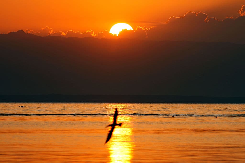 El Salton Sea se asienta sobre la falla de San Andrés y abarca los condados de Imperial y Riverside en el sur de California (foto de archivo 2011).