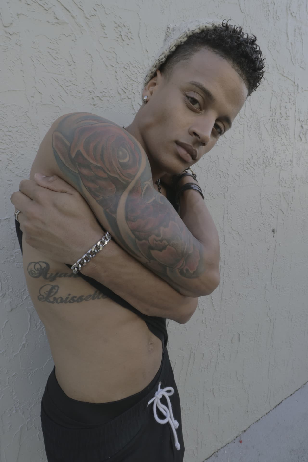 En la costilla derecha, Christian lleva los nombres de sus hijos. 
<a href="http://www.univision.com/shows/la-banda/christian-castro-nos-presenta-a-su-bebe-video">Conócelos aquí. </a>