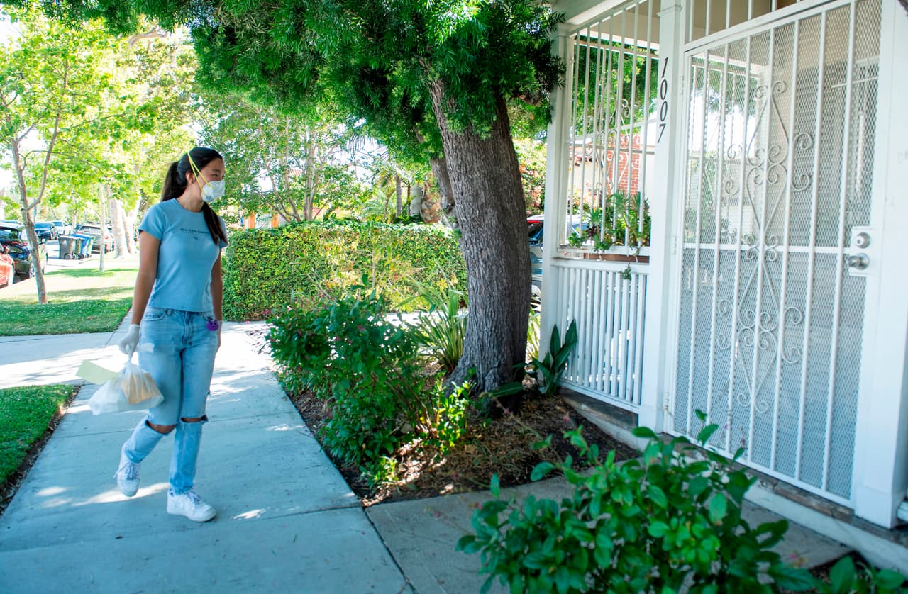 Más de 300 jóvenes voluntarios se han unido al proyecto y ya han entregado ayudas a más de 3,000 personas en todo Estados Unidos, según datos publicados en su sitio web.