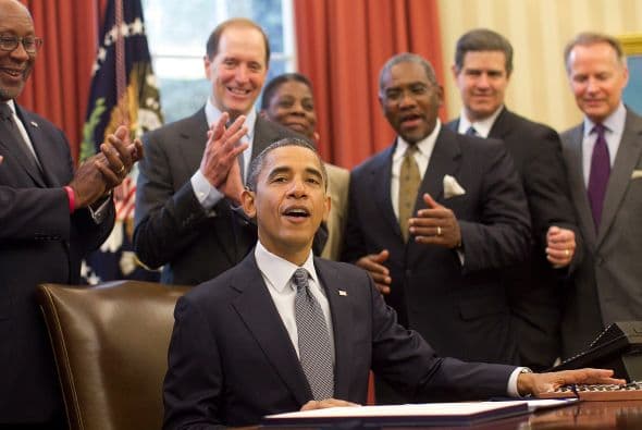 Mientras tanto, lo más atractivo de Panamá es su ubicación geográfica y la ampliación del canal, por el cual pasan dos tercios de su comercio exterior.