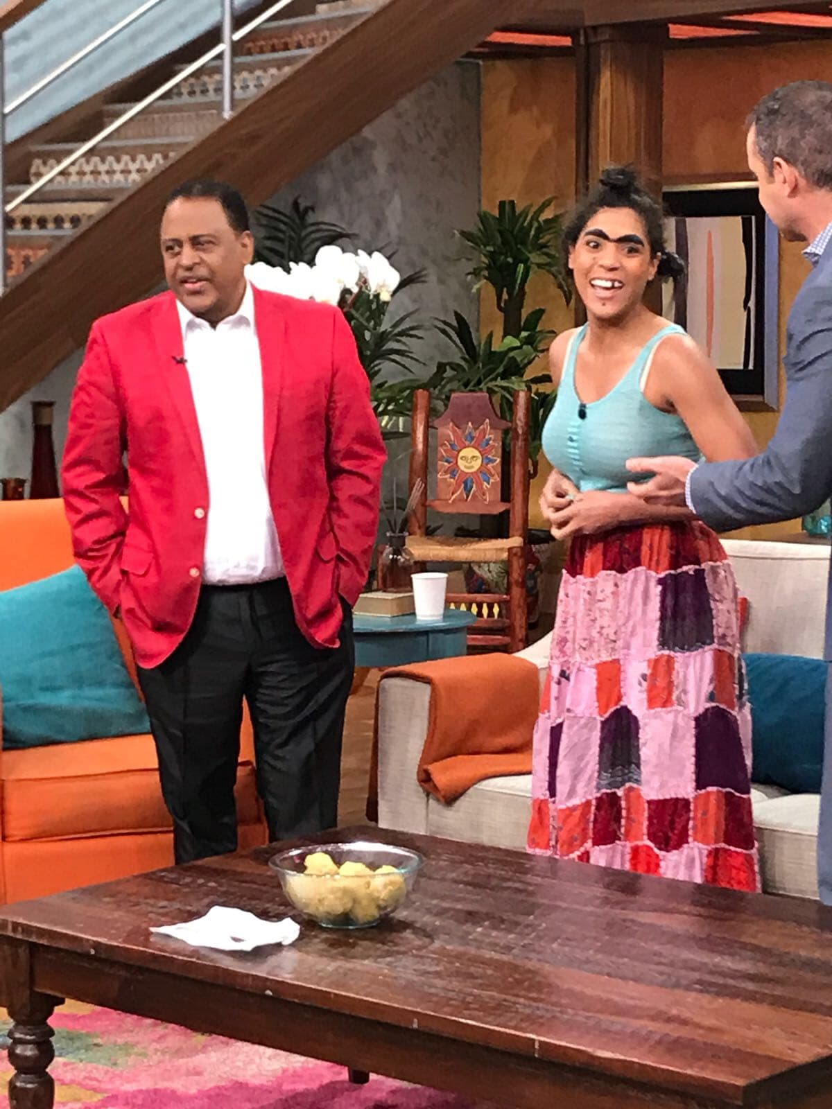 Mela se acercó a él para contarle un secreto familiar. Además de la música, había algo más que los unía.