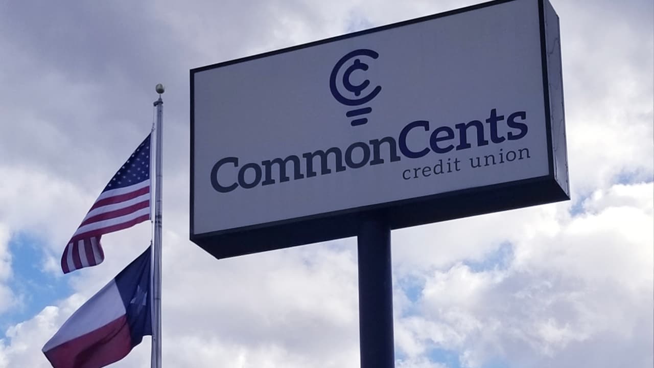 La entidad bancaria está ubicada en la cuadra 8109 Smith Road, en el condado Jefferson, al este del área de Houston.