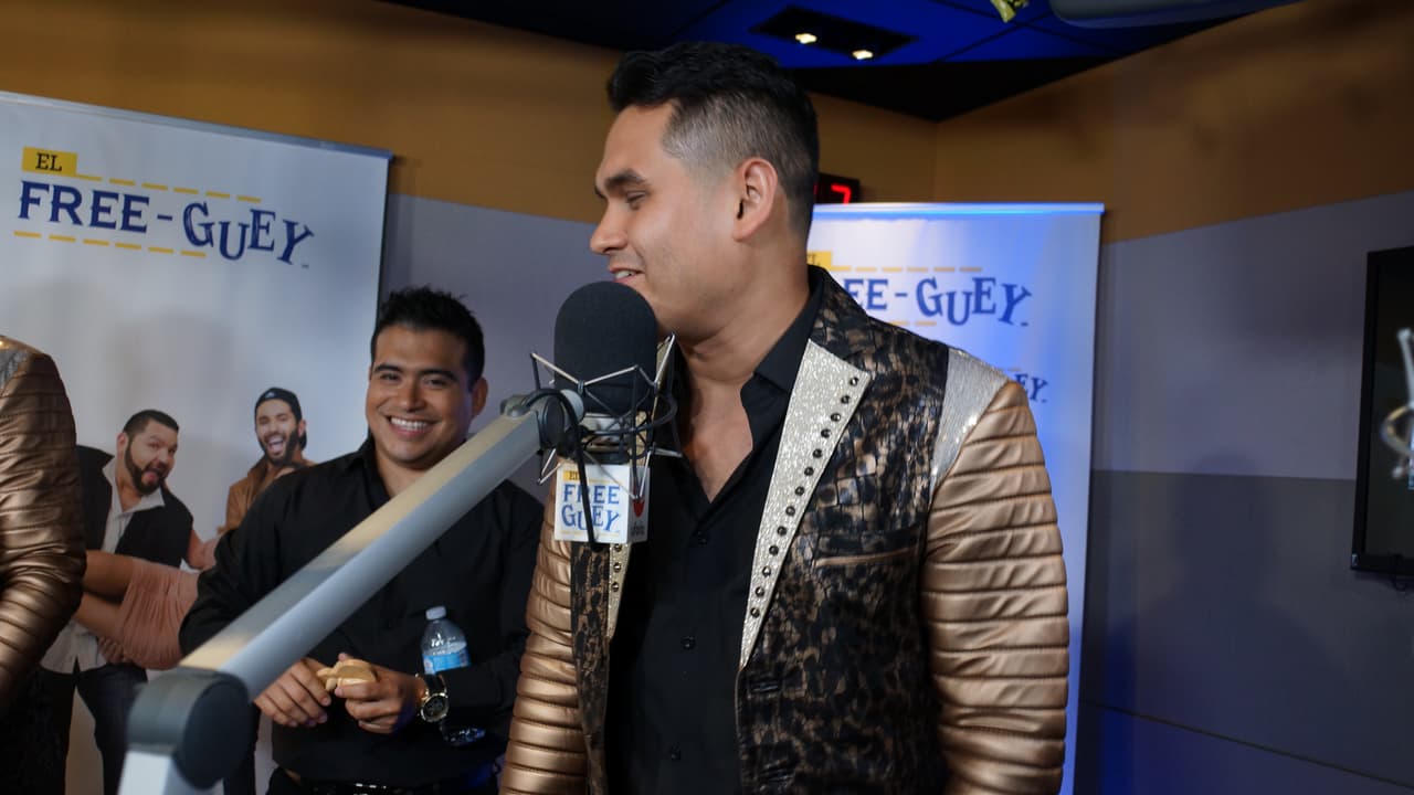 Banda Los Recoditos nos presentó en primicia su nuevo disco 'Los Gustos Que Me Doy' y armaron tremendo relajo con La Bronca, El Tambochi y El Compa Ivan.