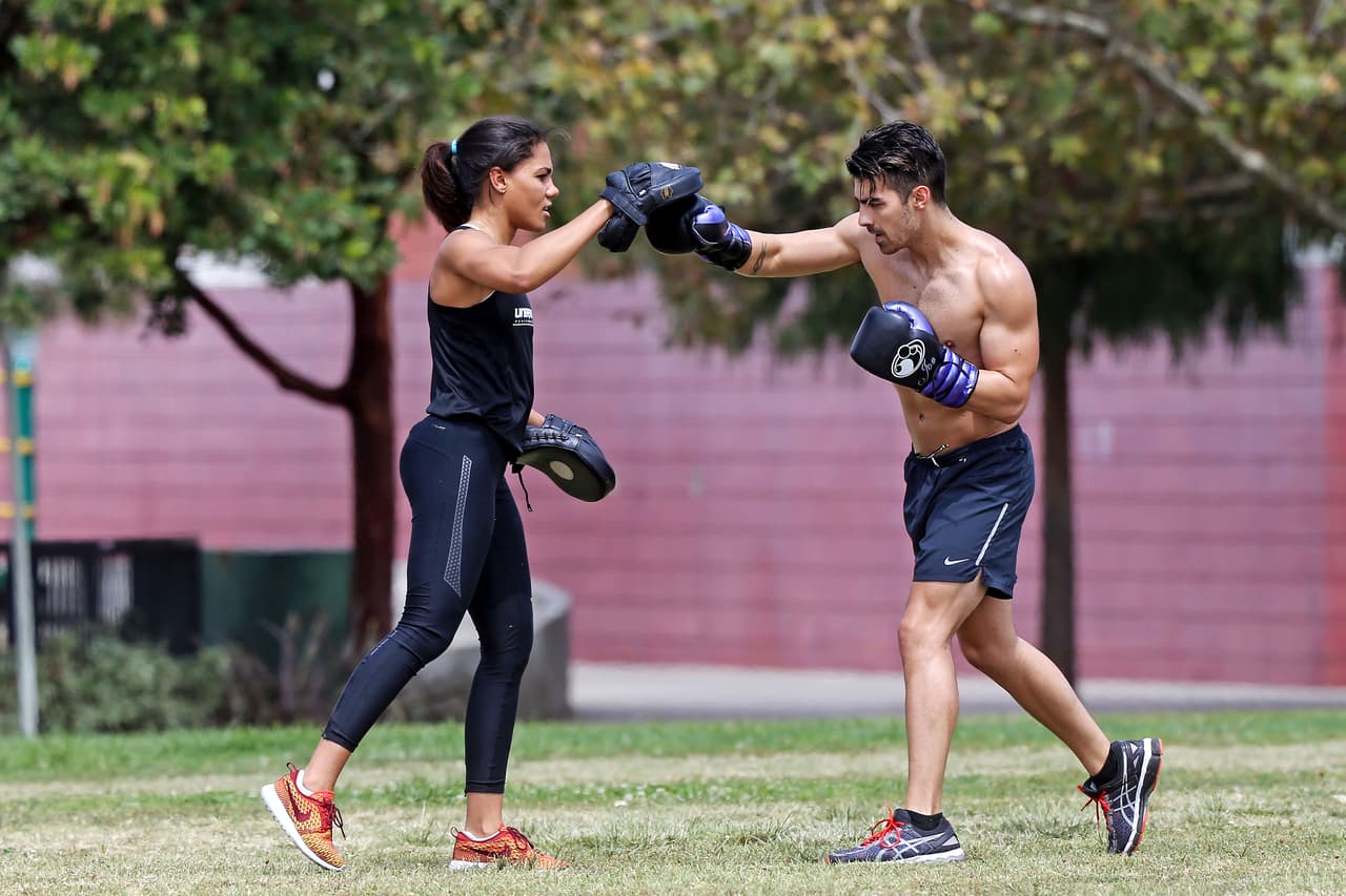 Vaya que practicar box le está dando un excelente físico.
