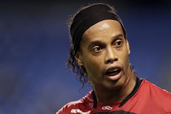 27. RONALDIHNO- El dos veces Mejor Jugador del Mundo según la FIFA se unió al club brasileño Flamengo en enero, luego de dos temporadas con el AC Milán. Su nuevo acuerdo se extiende hasta 2014. Al igual que el resto de sus compañeros deportistas, Ronaldinho también es uno de los que más ganan, en esta ocasión $24.7 millones.