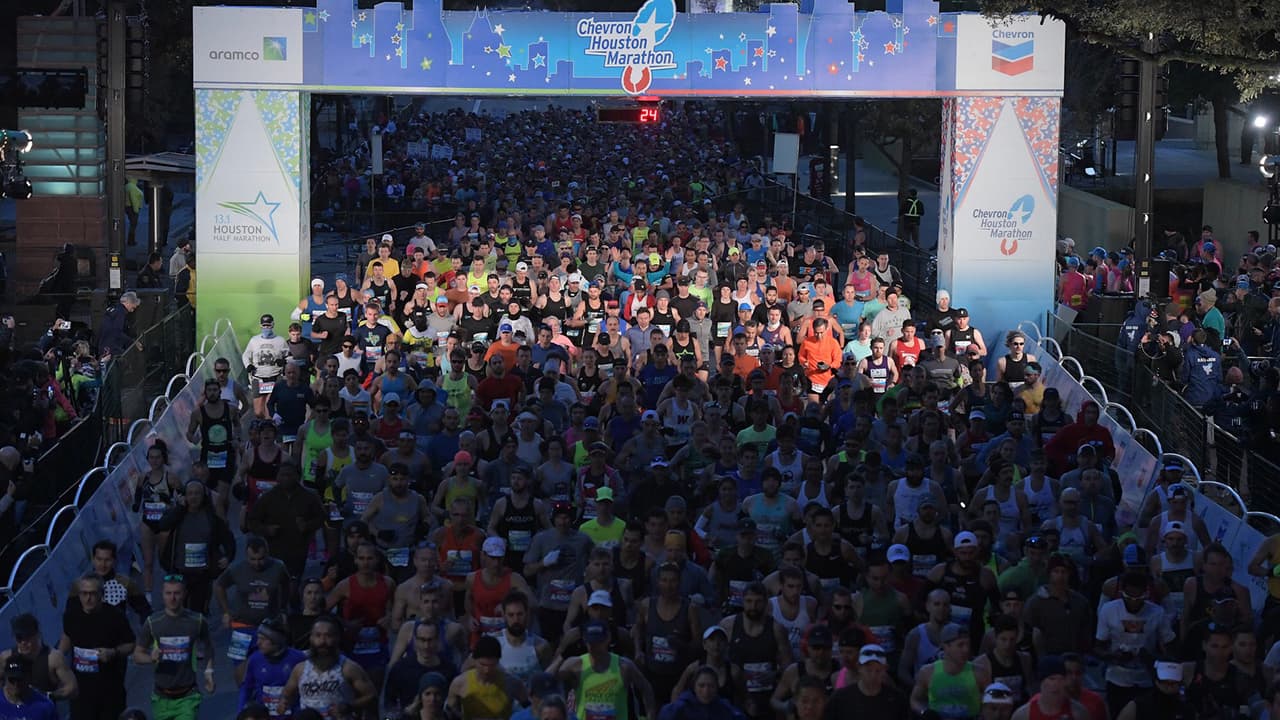 Un corredor falleció y otro sufrió un supuesto ataque cardíaco mientras participaban en el maratón de Houston