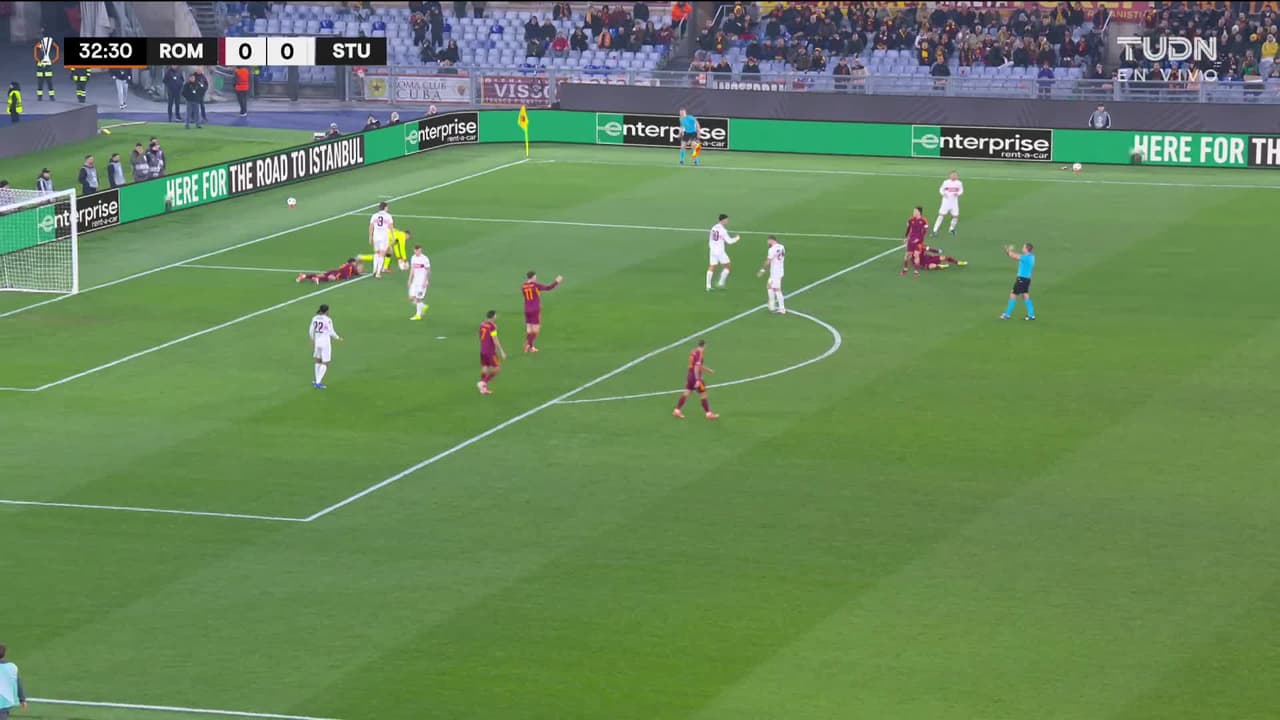 ¡TIRO ATAJADO! disparo por Jamie Leweling.