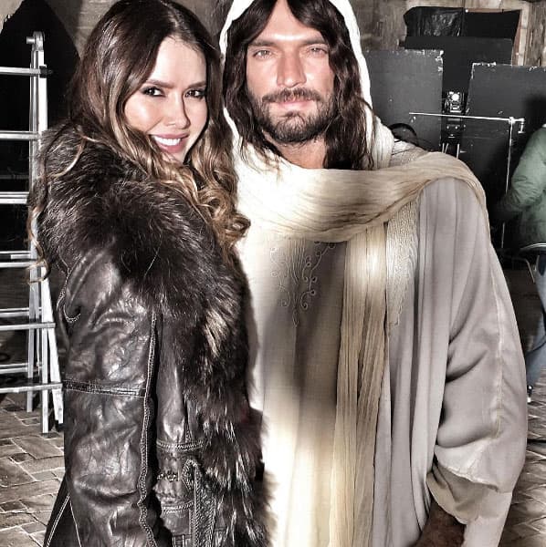 En el 2016 viajó a España para filmar la película 
<i>Jesús de Nazareth</i>, en la cuál Julián Gil lleva el rol principal de la historia.