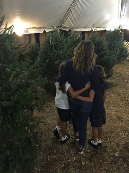Karla Martínez y sus princesas ya están listas para la Navidad. (7 de diciembre, 2015)
