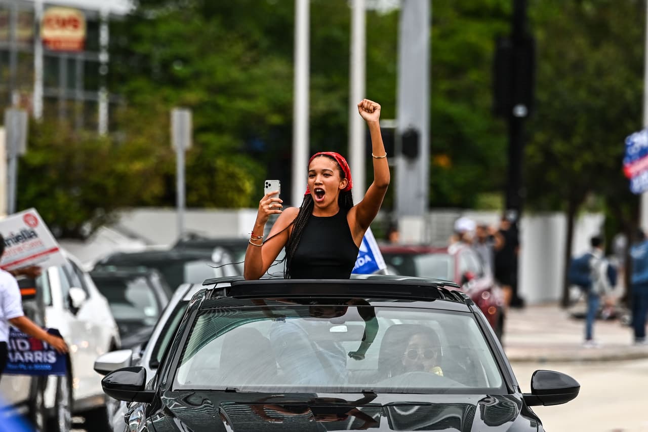 En caravanas de carros también se vivieron las celebraciones en Miami.