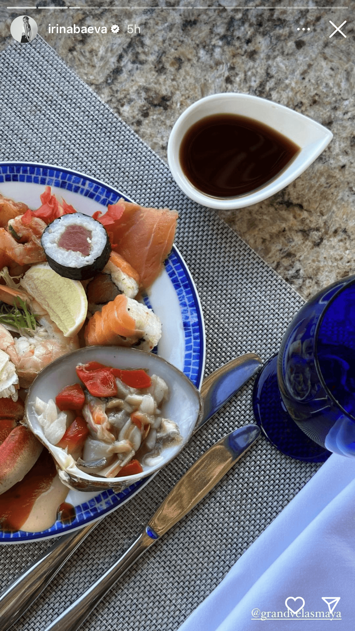 En algunas imágenes, la rusa ha puesto como ubicación el Grand Velas Riviera Maya, un complejo hotelero ubicado sobre la carretera Cancún-Tulum, en Playa del Carmen.
<br>