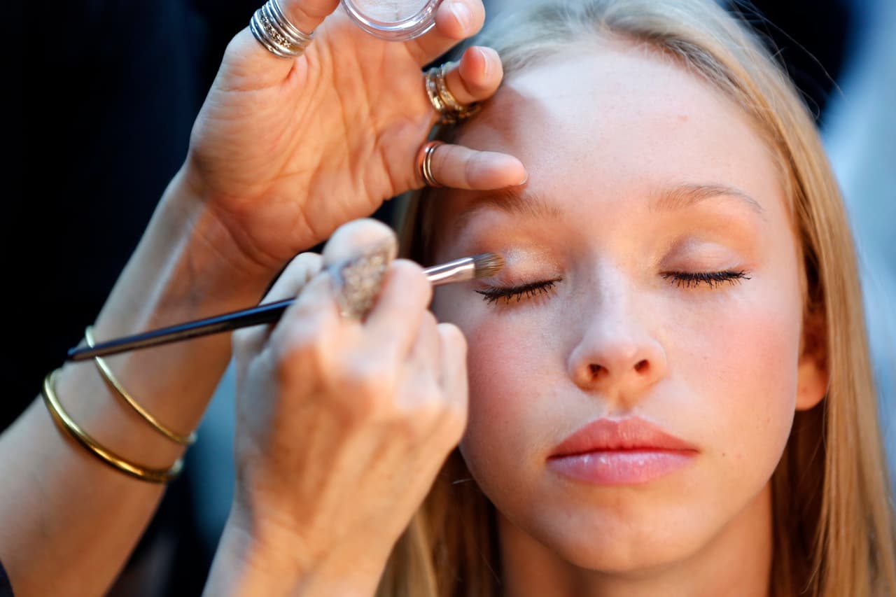 Novias, la importancia de hacerse prueba de maquillaje y peinado