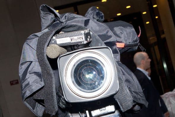 En algunos lugares turísticos del país, si se pasa una cámara normal, se puede hacer sin problema pero a la hora de colocar un tripié hay que cambiar una módica cantidad por esto.