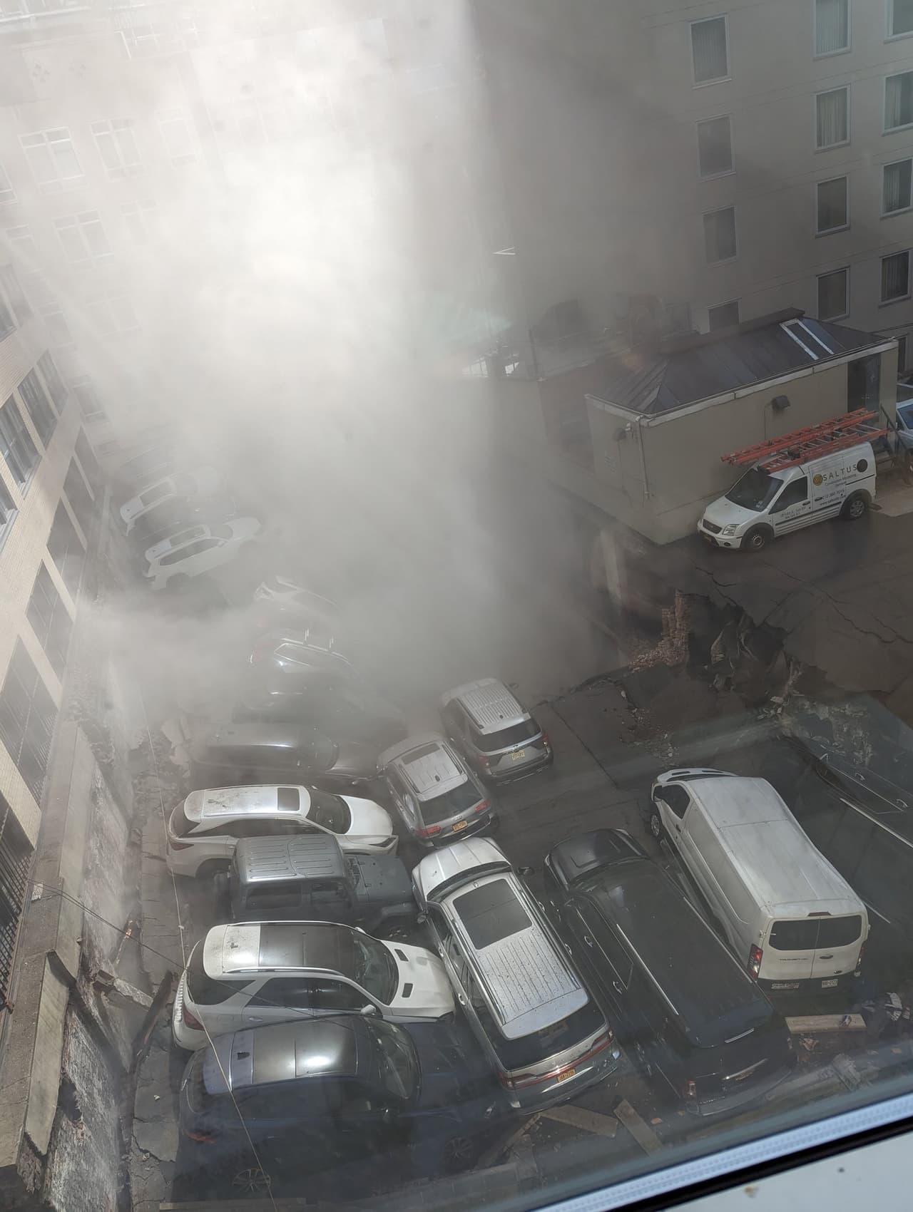 Voceros de NYPD también confirmaron, en conferencia de prensa, que nada les hace pensar que lo ocurrido sea algo más que un colapso de un edificio, pero que obviamente investigarán lo acontecido.