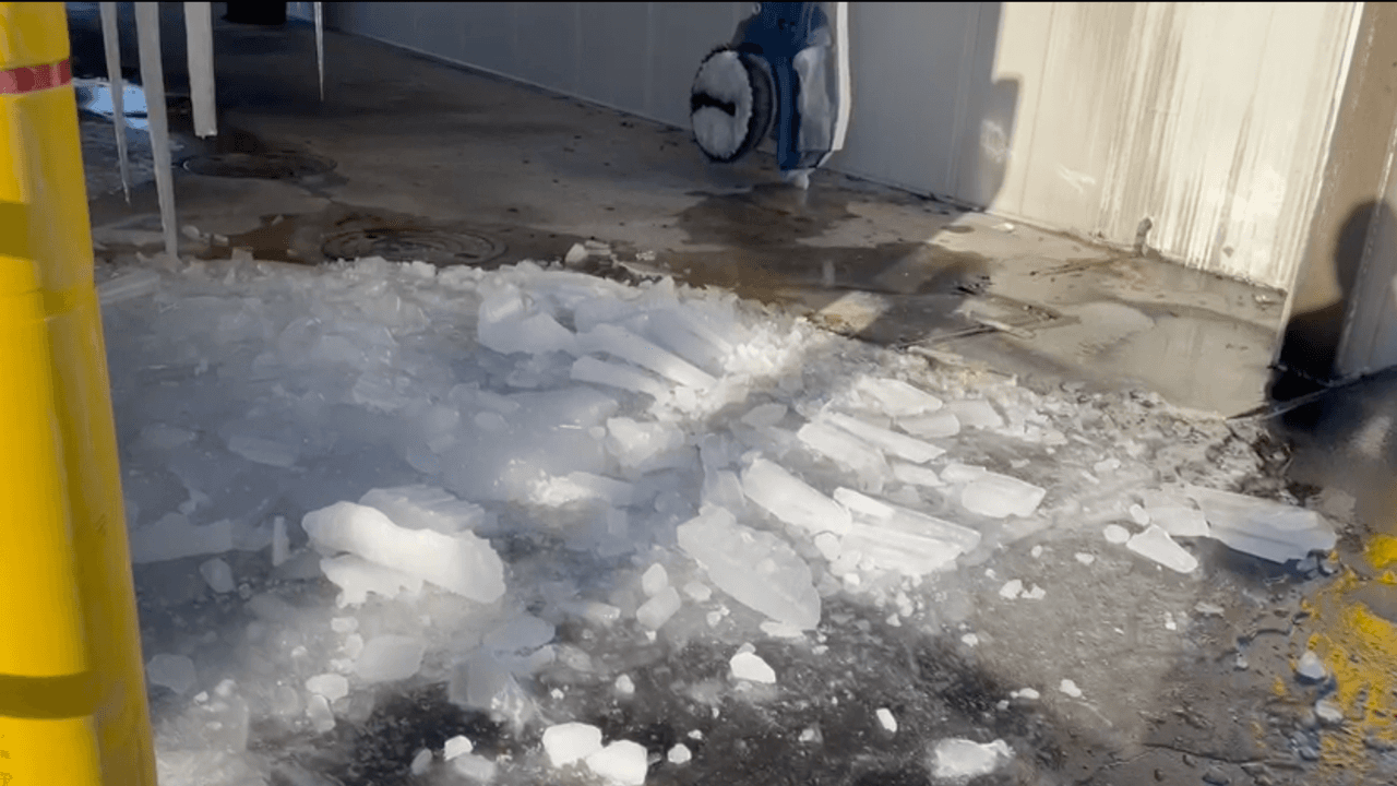 Las temperaturas en San Antonio, que vinieron con el paso del frente frío, alcanzaron mínimas de 16 grados Fahrenheit para el viernes 23 de diciembre.