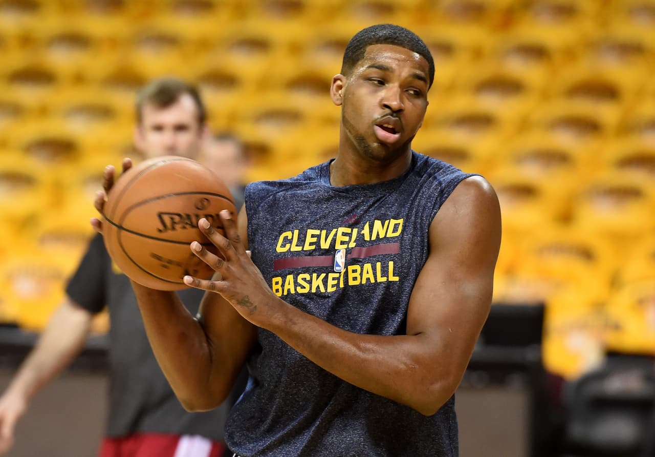 Una fuente de The Sun afirmó que "
<b>Tristan se puso en contacto con Sydney</b> hace unas dos semanas para tratar de hacer un control de daños y se lo ocultó a Khloé porque no creyó que esto saldría" a la luz.
<br>