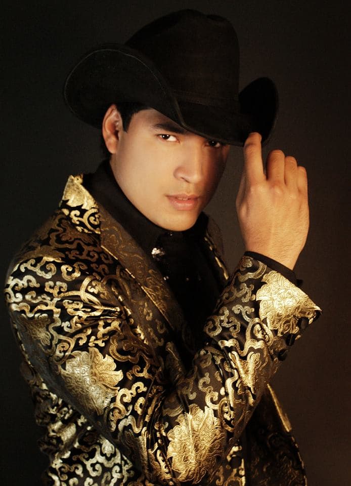 Cantante de regional mexicano acusa a locutor y periodista de fraude y acoso sexual