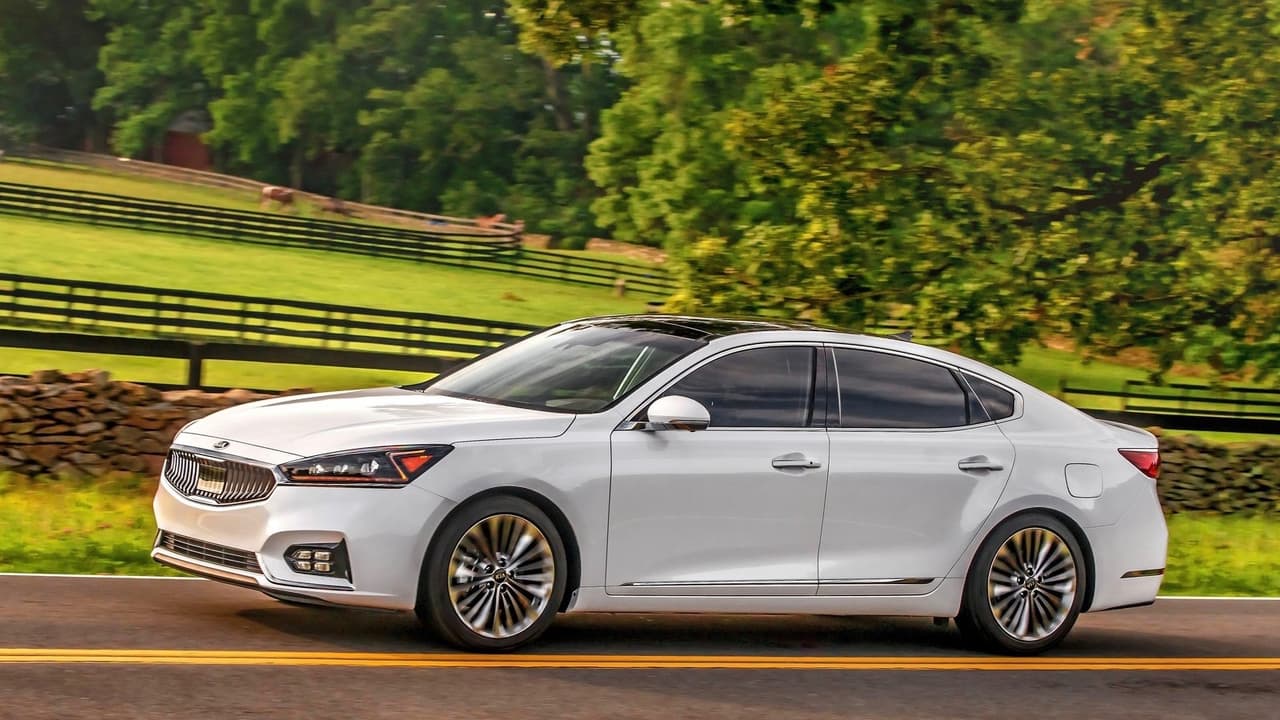 <h3 class="cms-h3-H3">6. Kia Cadenza</h3>
<br>Los dueños del sedán grande de tracción delantera de Kia que participaron en el estudio de Consumer Reports reportaron problemas en el sistema climático y en los sistemas de escape y distribución de combustible.
