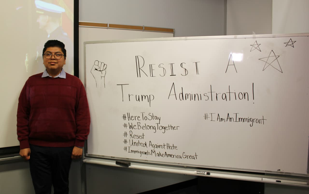 Jesús Huerta, un dreamer que llegó a los 8 años de México y hoy tiene 24, dice que la llegada de Donald Trump supone una gran incertidumbre. "No sabemos qué esperar, pero me mantengo optimista y muy apegado a mi Virgen".