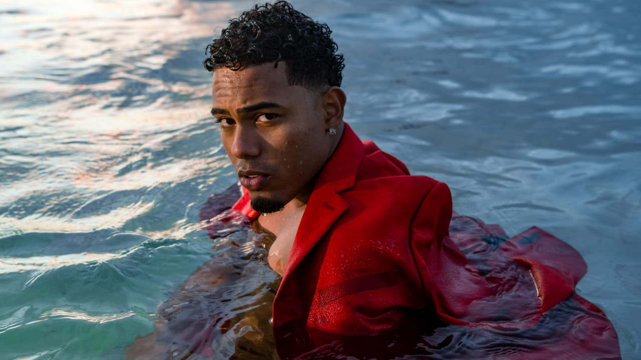 Myke Towers actuará en los Latin AMAs 2023