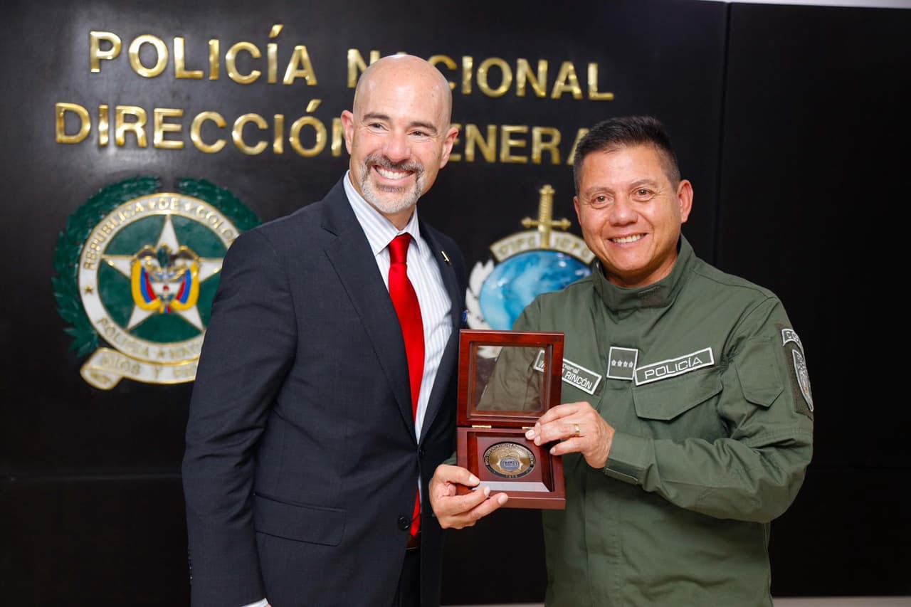 Director de la DEA se reúne con autoridades colombianas previo a encuentro Trump-Petro