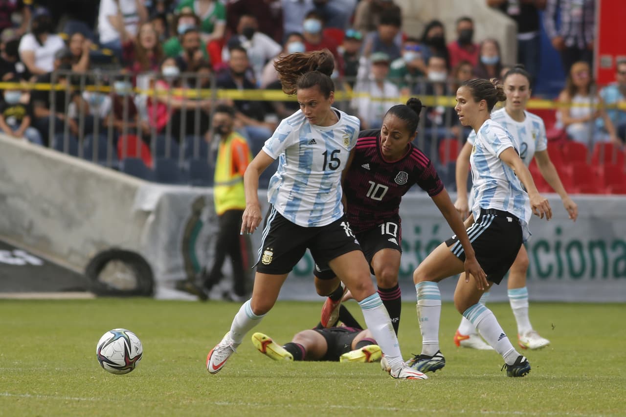 Las mexicanas no se tocan el corazón y vienen de atrás para golear 6-1 al conjunto argentino.
